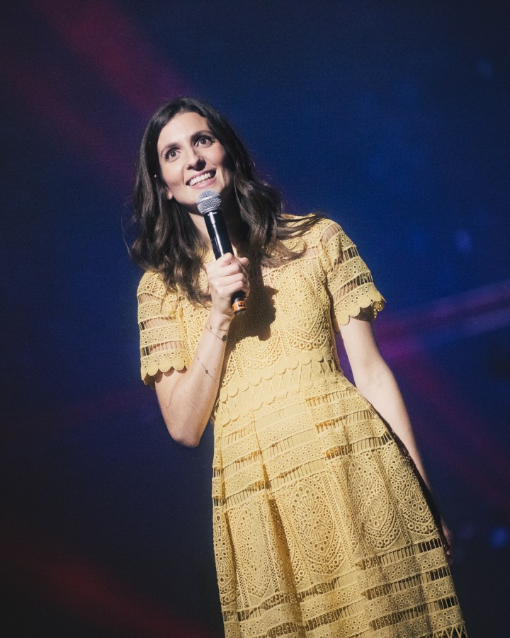 19 novembre 2024 – Audace et authenticité, les clefs de succès de Marine Leonardi,&nbsp;stand-upeuse